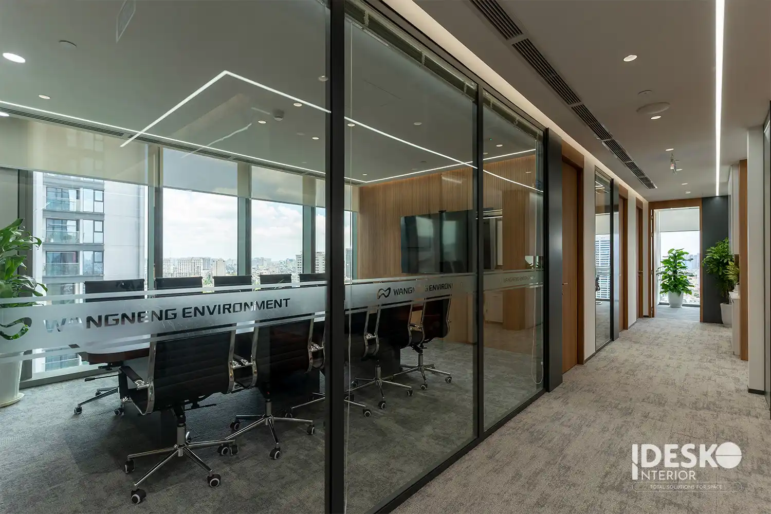 Phòng họp cần có vị trí dễ tiếp cận với lối đi rõ ràng