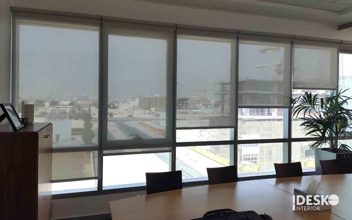 Rèm cuốn trong không gian phòng họp