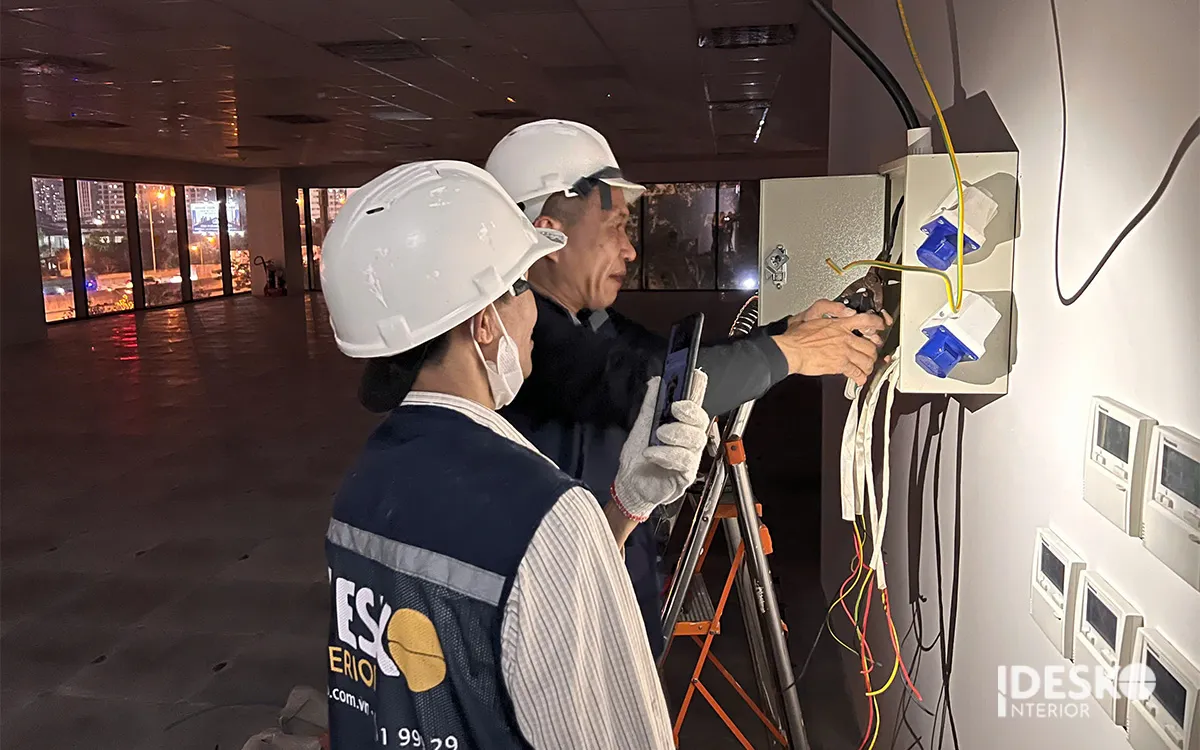 Chi phí thi công ngoài giờ hành chính thường sẽ cao hơn