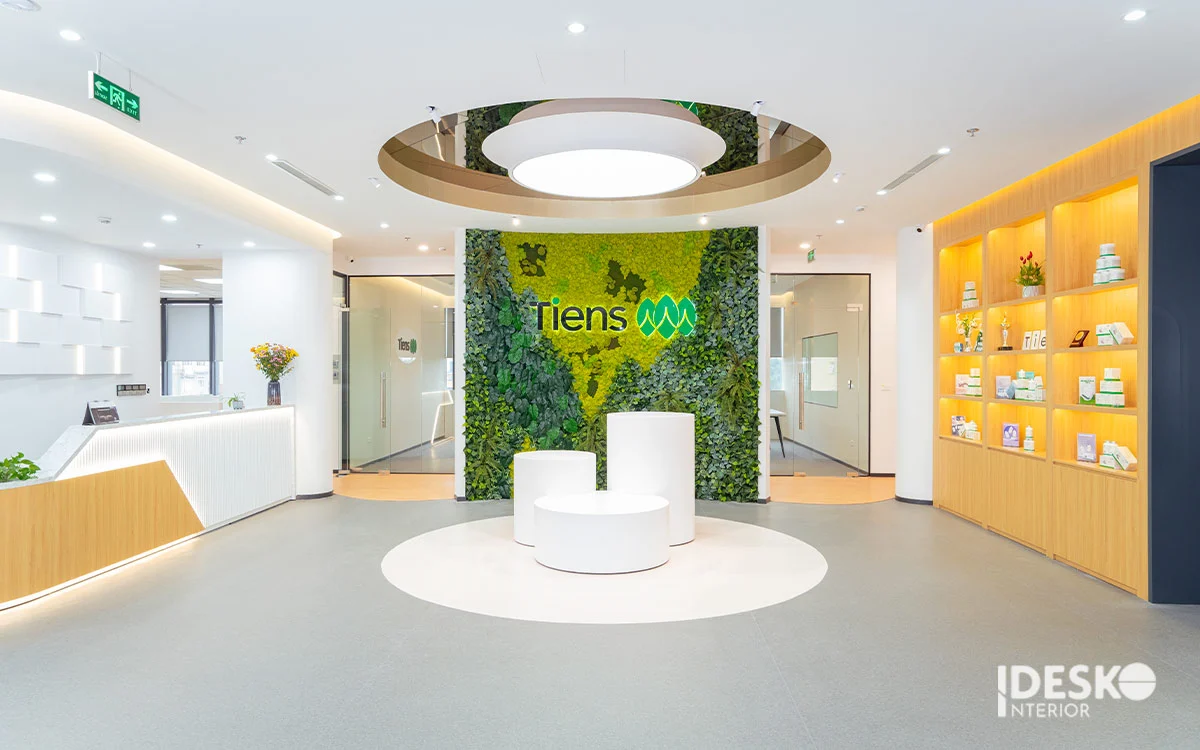 Văn phòng Tiens Việt Nam nổi bật bản sắc thương hiệu với màu sắc và logo đồng bộ