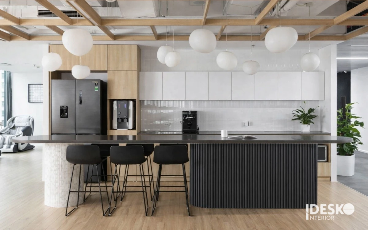 Pantry đầy đủ tiện nghi, là nơi lý tưởng để nhân viên thư giãn và sạc lại năng lượng cho chính mình