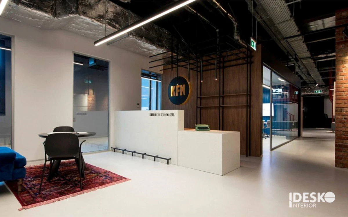 Văn phòng theo phong cách này thường sử dụng các vật liệu như bê tông trần, gạch thô, kim loại và gỗ tự nhiên