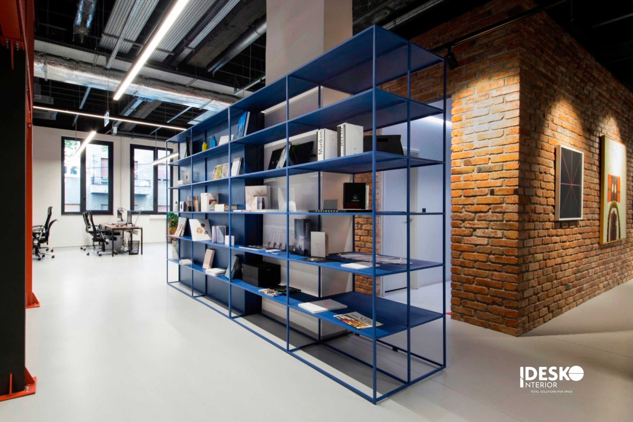 Thiết kế Industrial với tường gạch trần và nội thất gỗ – kim loại đậm chất cá tính