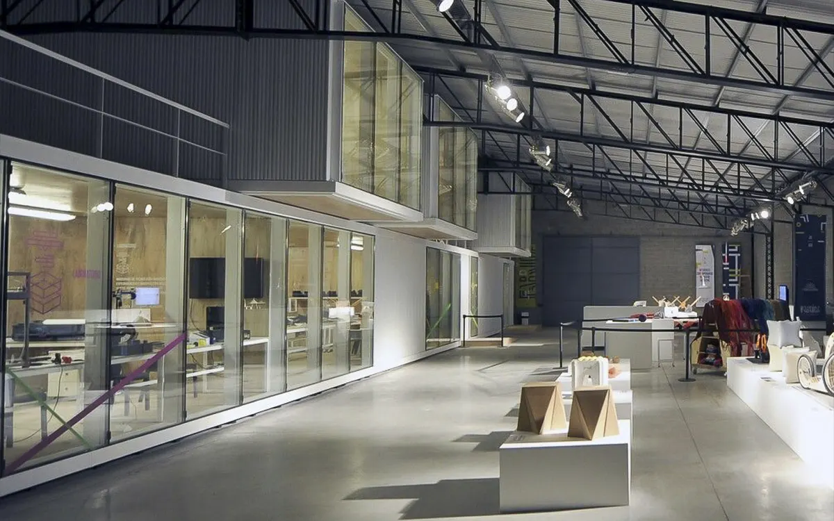 Mẫu thiết kế văn phòng nhà máy 4