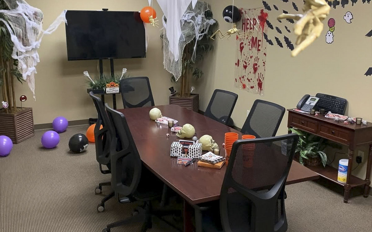 Ý tưởng trang trí halloween cho văn phòng_16