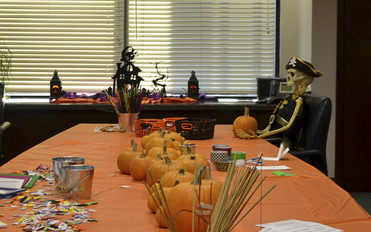 Ý tưởng trang trí halloween cho văn phòng_19