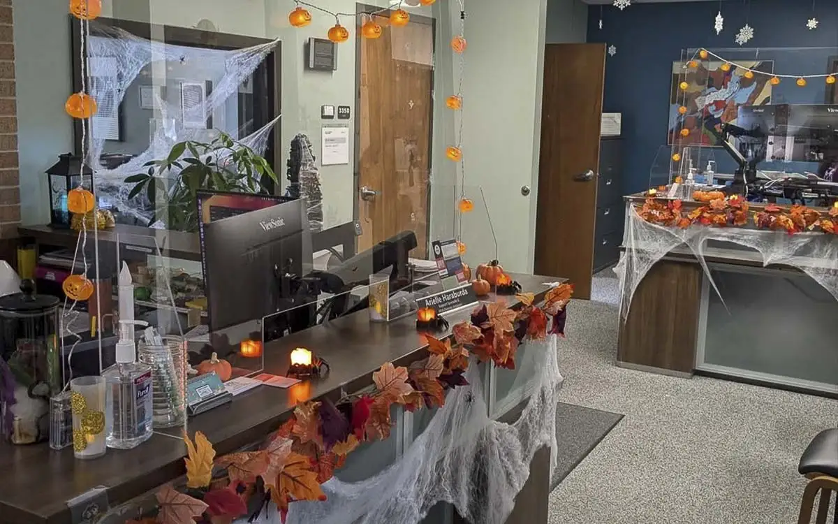 Ý tưởng trang trí halloween cho văn phòng 22