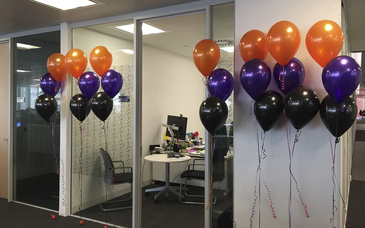 Trang trí halloween cho văn phòng bằng bóng bay