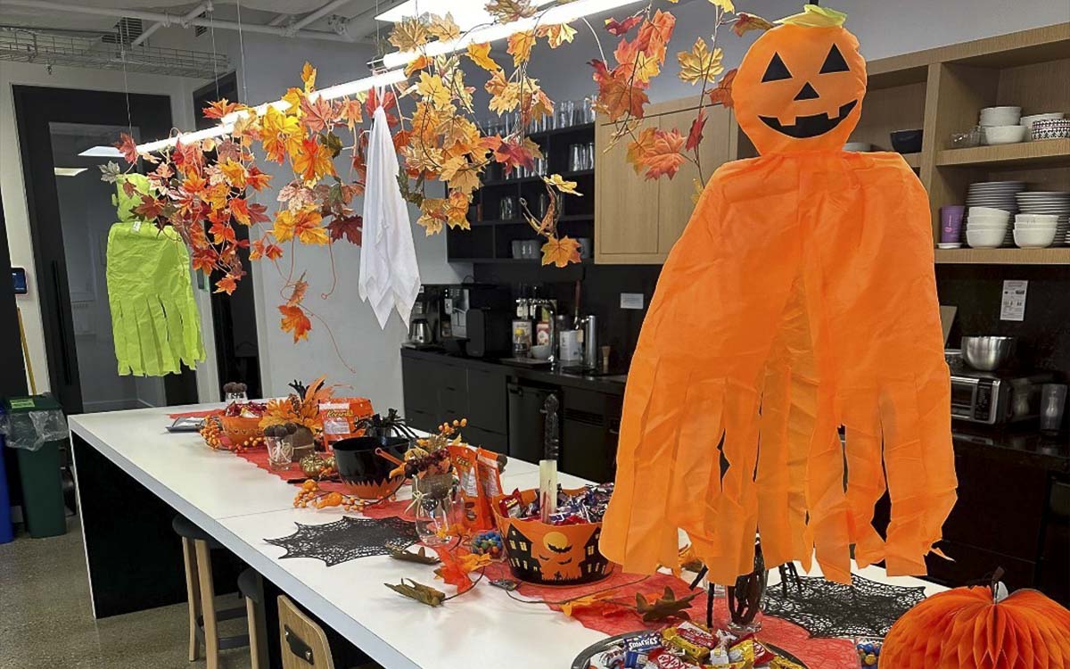 Ý tưởng trang trí halloween cho văn phòng_9