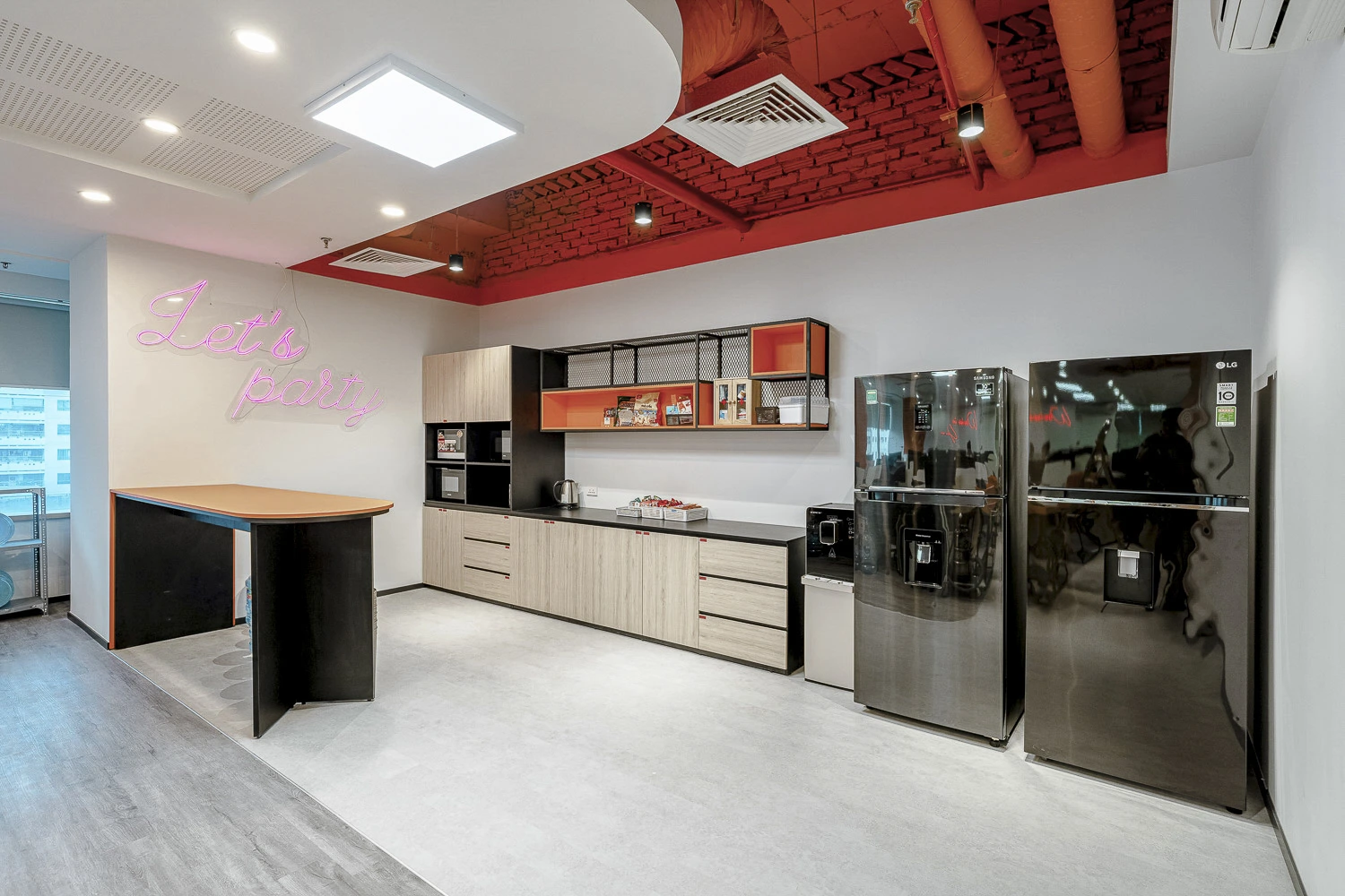 Khu pantry của Wisewires với thiết kế cá tính, nội thất gọn gàng và cảm giác trẻ trung, năng động