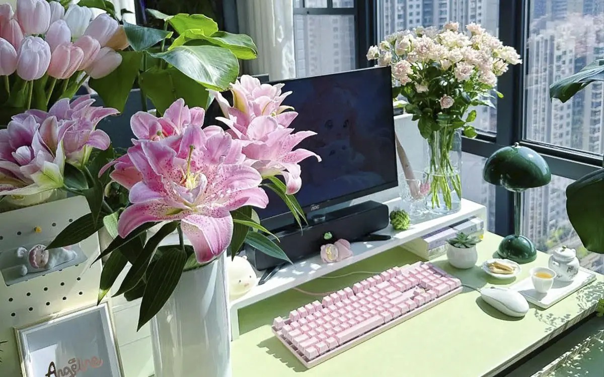 Gợi ý trang trí 20/10 cho bàn làm việc cá nhân tại văn phòng