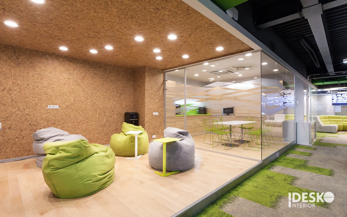 Khu thư giãn với ghế lười, vật liệu ấm và không gian ngồi nghỉ thoải mái