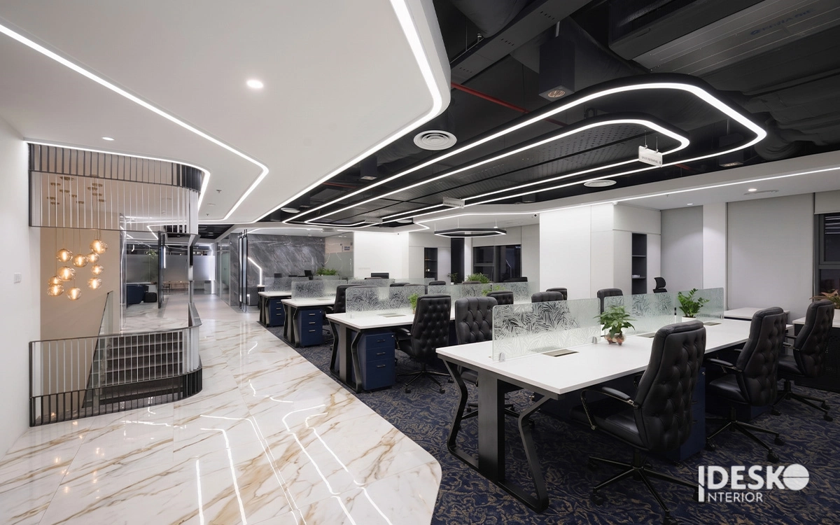 Không gian văn phòng hiện đại kết hợp ánh sáng LED uốn lượn và vật liệu cao cấp