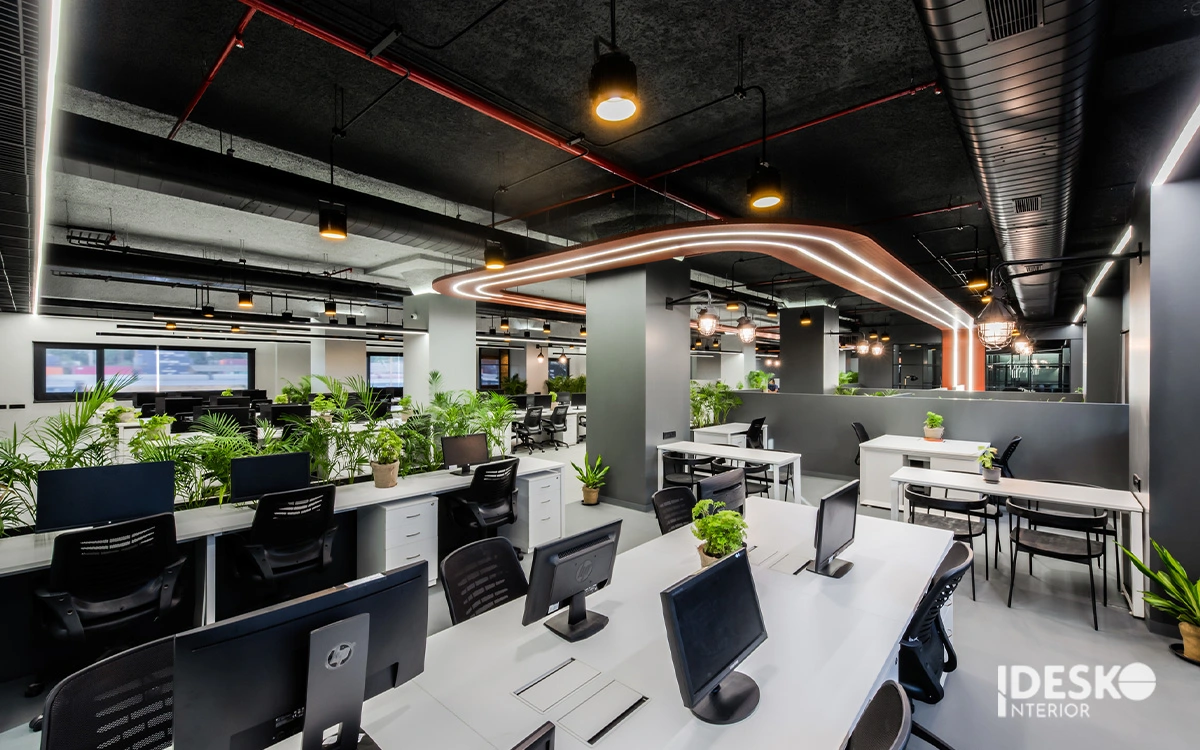 Thiết kế văn phòng hiện đại với không gian mở và cây xanh giúp tăng cảm hứng làm việc cho nhân viên