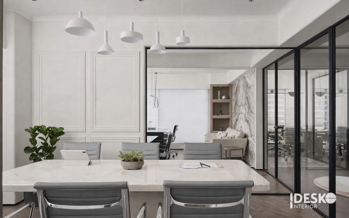 Văn phòng tối giản lược bỏ các chi tiết rườm rà, tập trung vào ánh sáng và đường nét tinh khôi