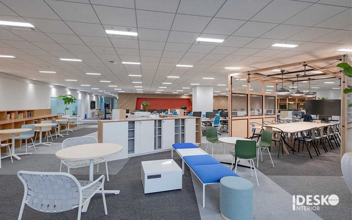 Văn phòng trên 1000m2 với nhiều khu chức năng mở, bàn họp lớn và không gian cộng tác rộng rãi