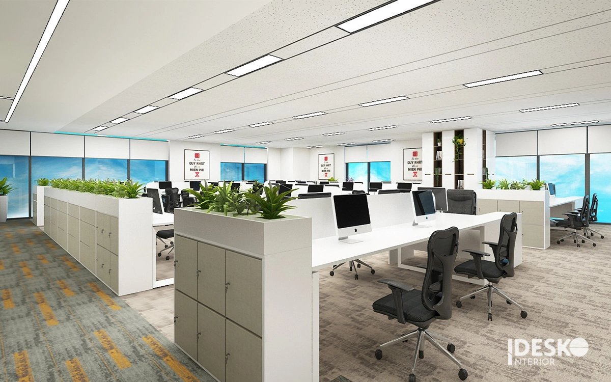 Văn phòng 250m2 - 500m2 với layout mở, bàn làm việc liền mạch và mảng xanh giúp không gian bớt đơn điệu