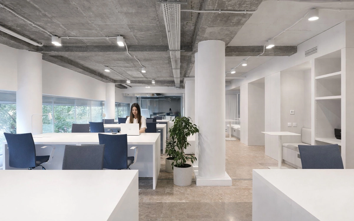 Mẫu thiết kế văn phòng hot desking cho doanh nghiệp startup